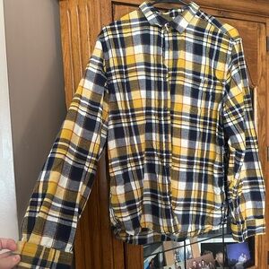 Ladies Large Plaid Flannel. MUST BE BUNDLED